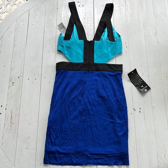 Bebe V cut out color block dress - Picture 4 of 7